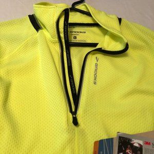 Brooks Women's 1/2 zip pullover top (NWT)